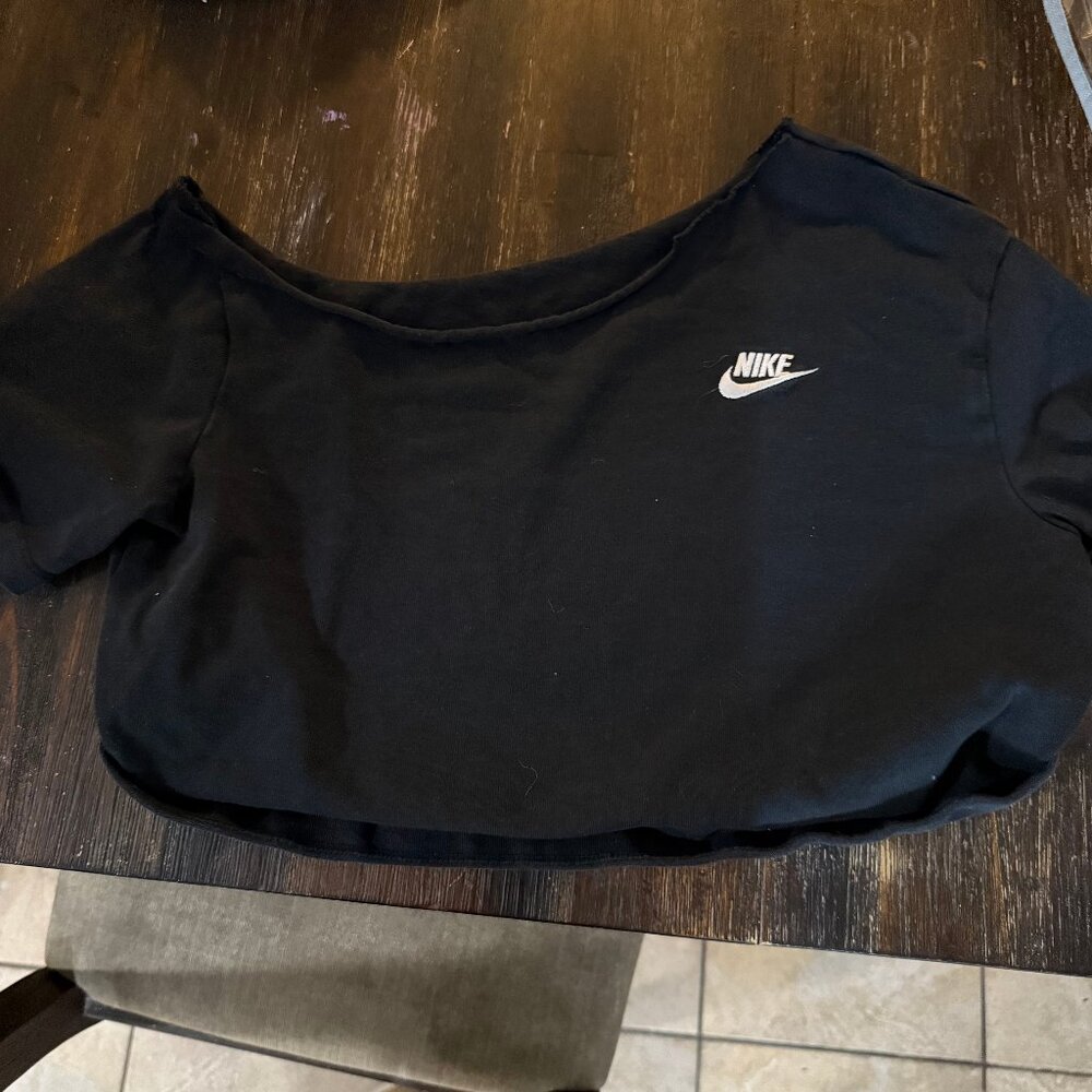 Cropped Nike Tee